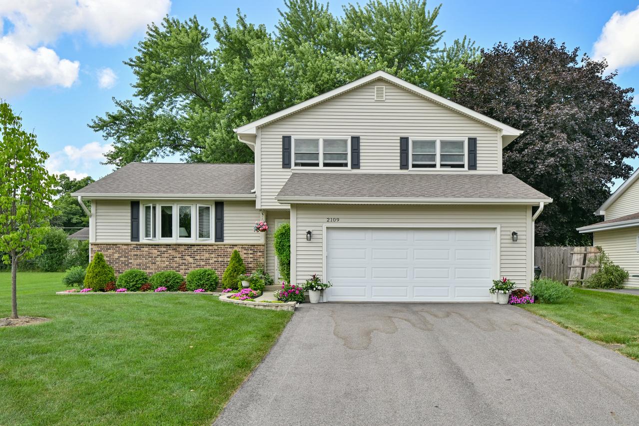 2109 Fairfield Rd., Lindenhurst, IL 60046