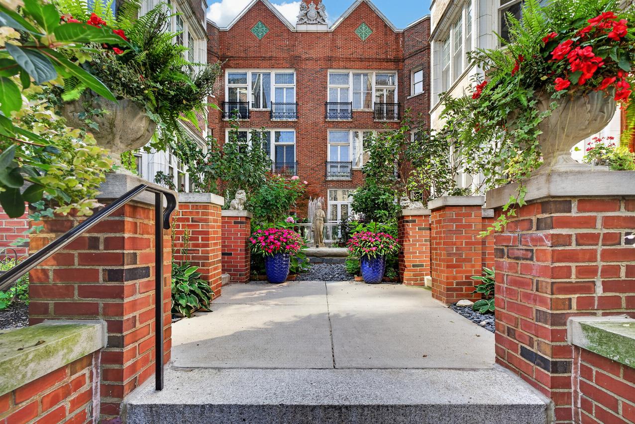 1031 W Bryn Mawr Ave. #2A, Chicago, IL 60626
