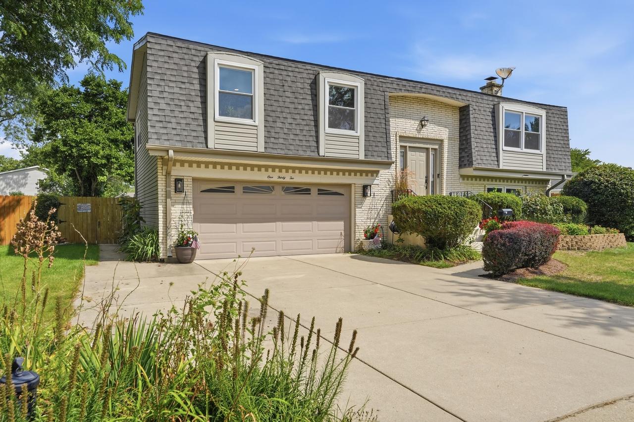 132 W King Arthur Ct., Palatine, IL 60067