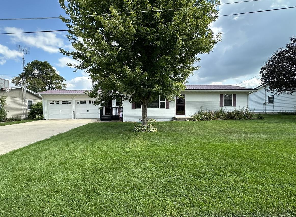 205 Sherwood Ln., Lena, IL 61048