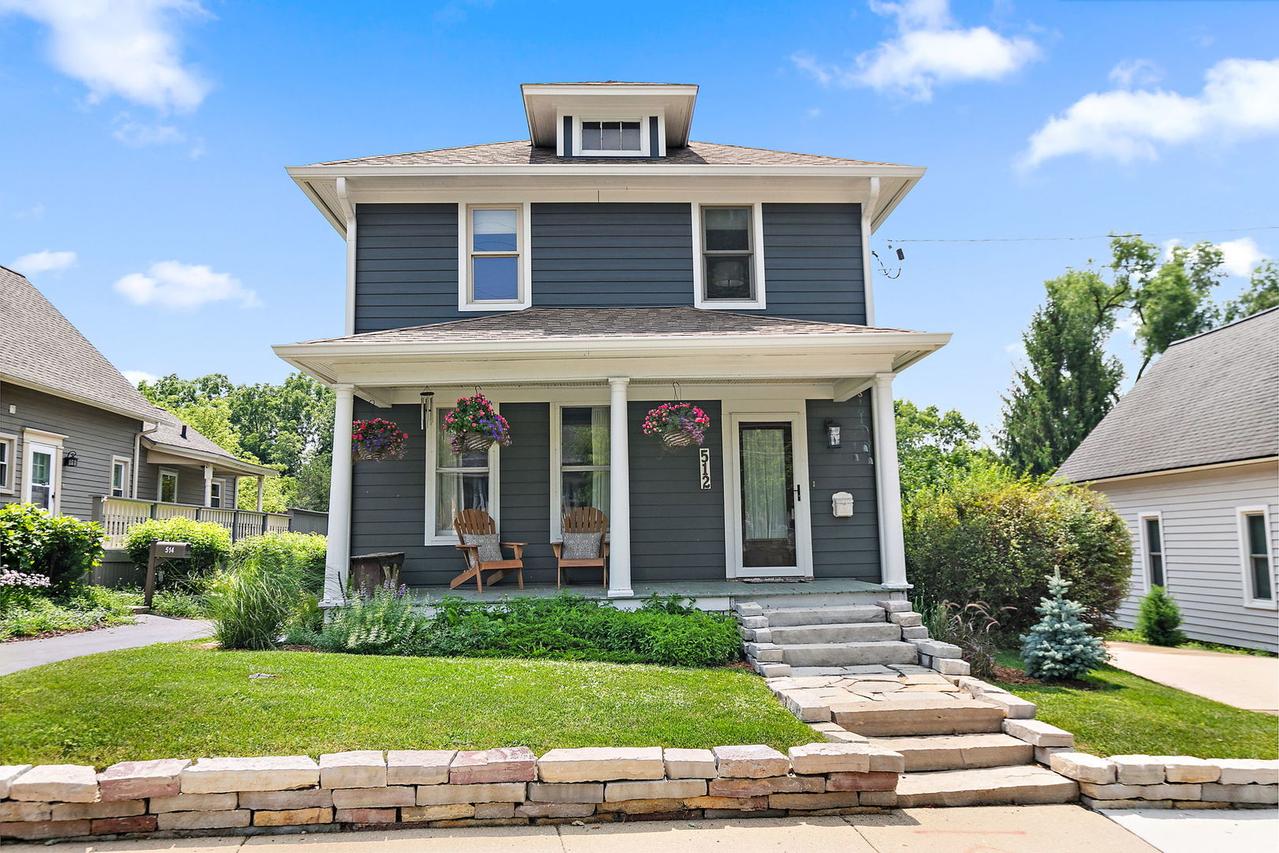 512 Barrington Ave., East Dundee, IL 60118