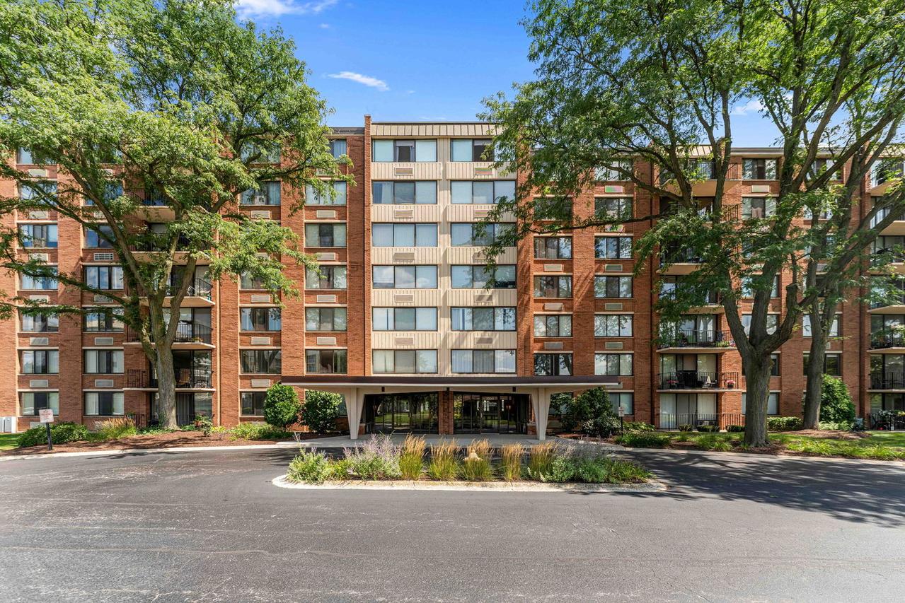 2000 Saint Regis Dr. #7D, Lombard, IL 60148