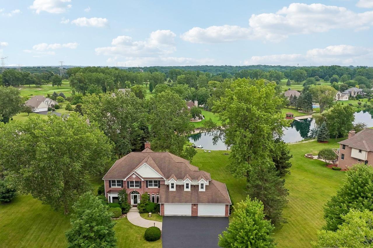2203 Crystal Way, Crystal Lake, IL 60012