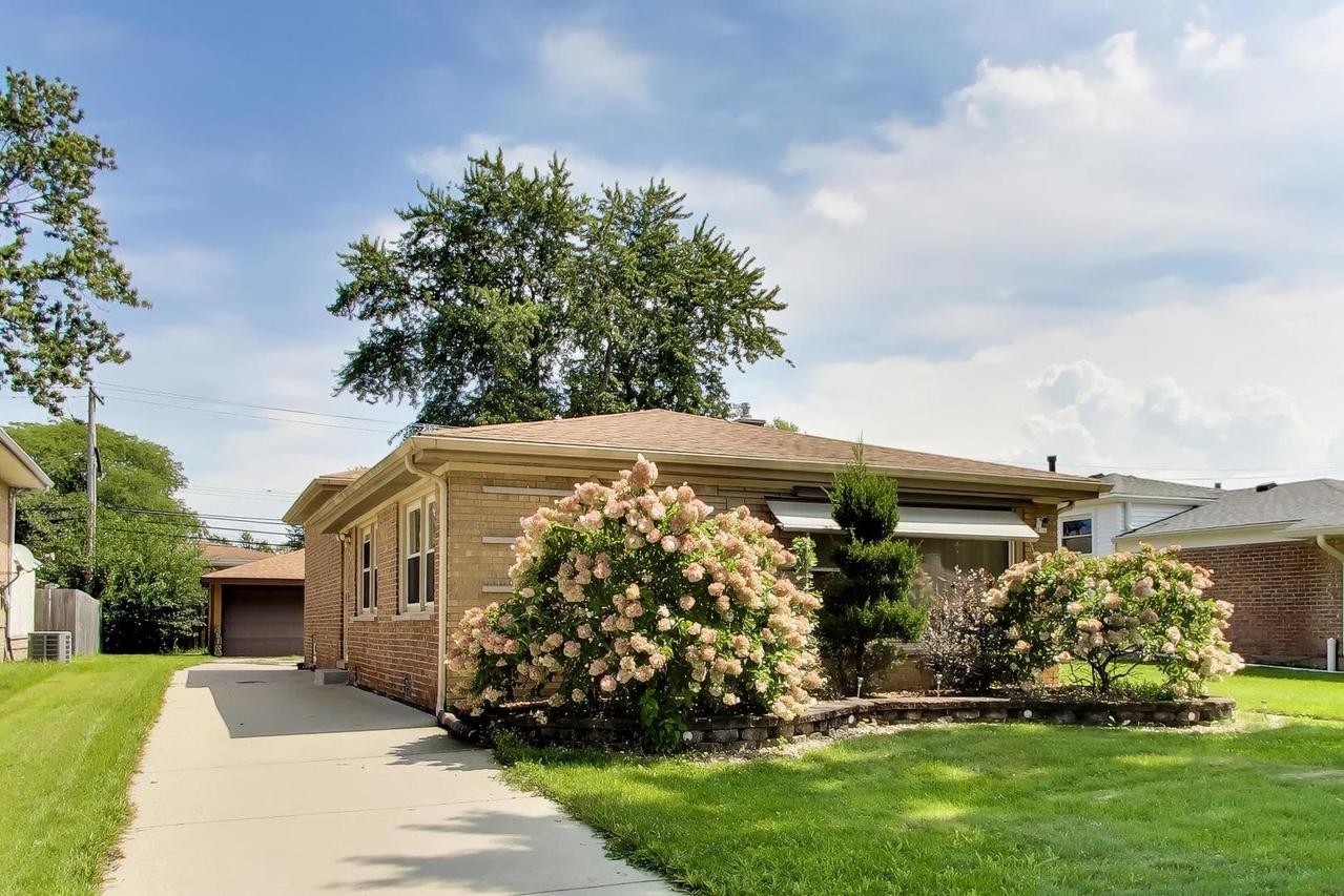 15535 University Ave., Dolton, IL 60419
