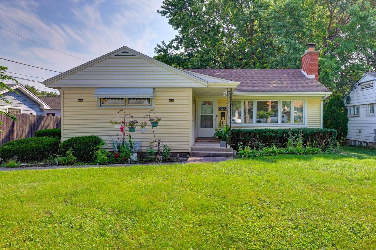 2023 Cedar St., Des Plaines, IL 60018