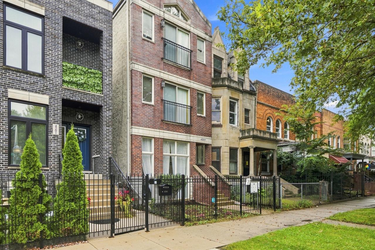 4203 S Prairie Ave. #1, Chicago, IL 60653