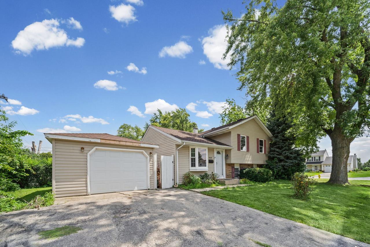 1609 Friedrich St., Glendale Heights, IL 60139