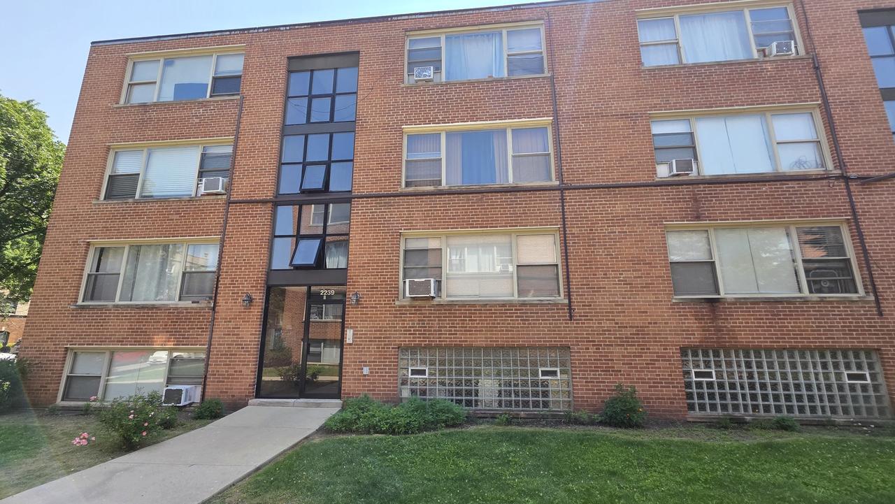 2239 W Farwell Ave. #2A, Chicago, IL 60645