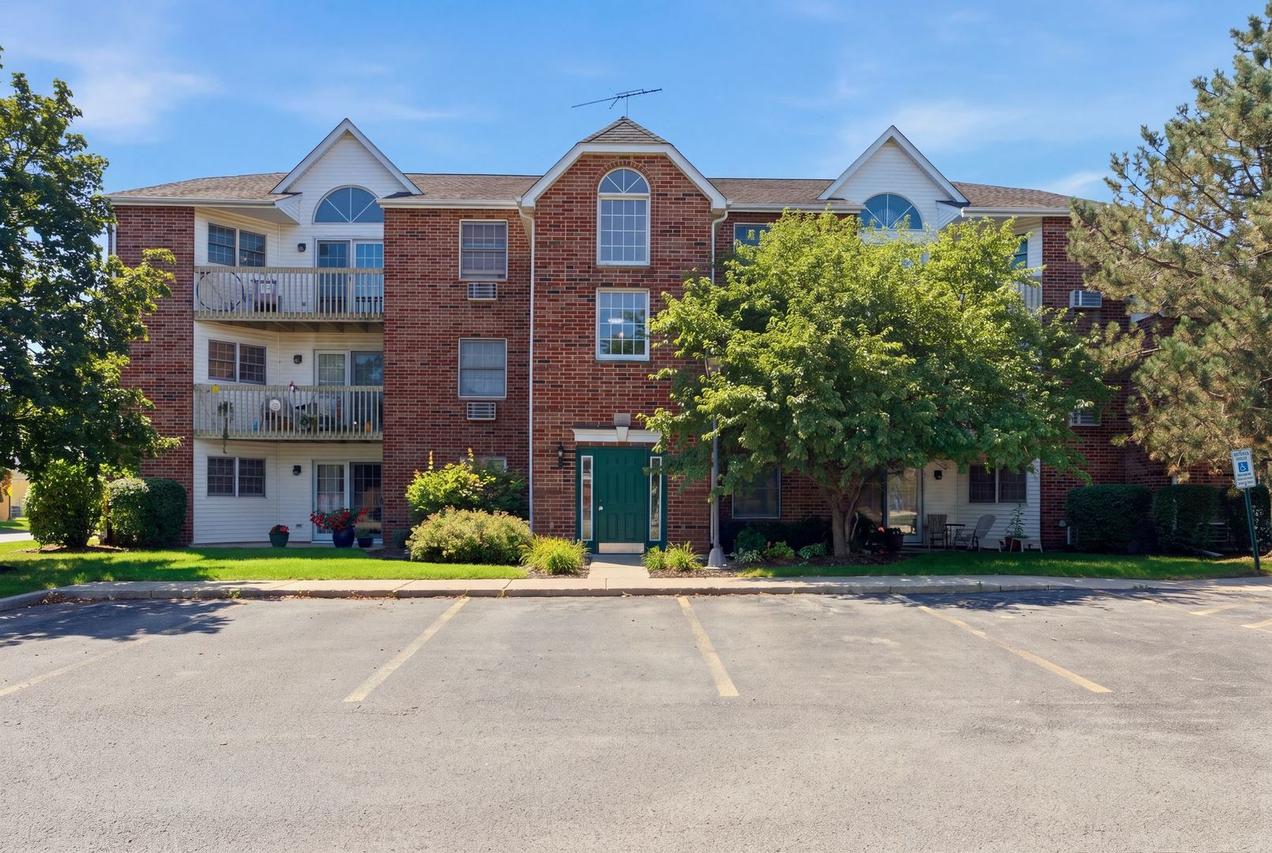 511 Leah Ln. #2C, Woodstock, IL 60098