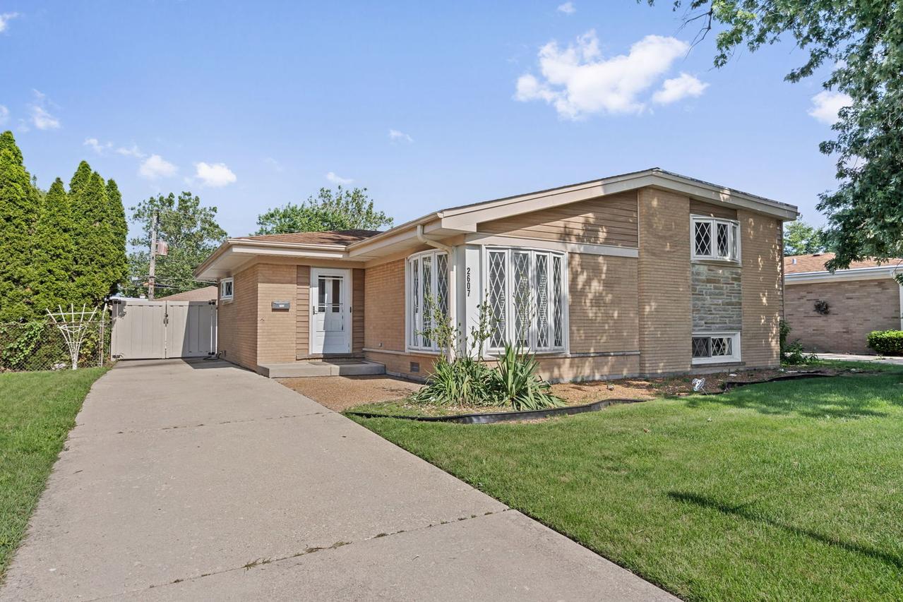 2607 Mayfair Ave., Westchester, IL 60154