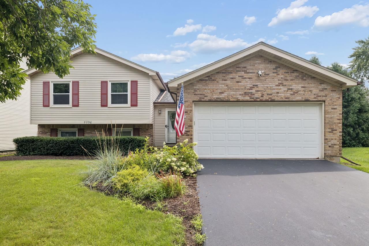 2296 Briarhill Dr., Naperville, IL 60565