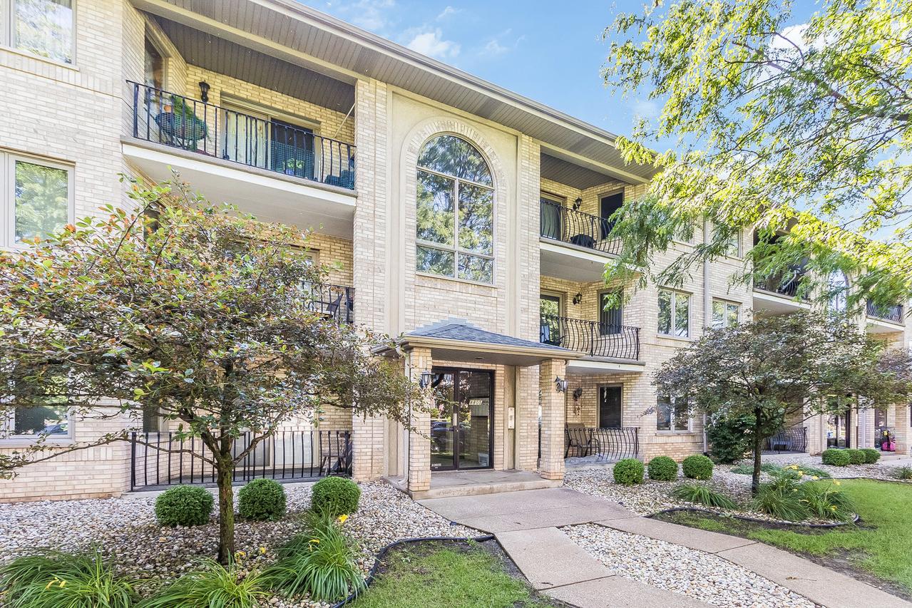 8805 S 79th Ave. #11, Hickory Hills, IL 60457