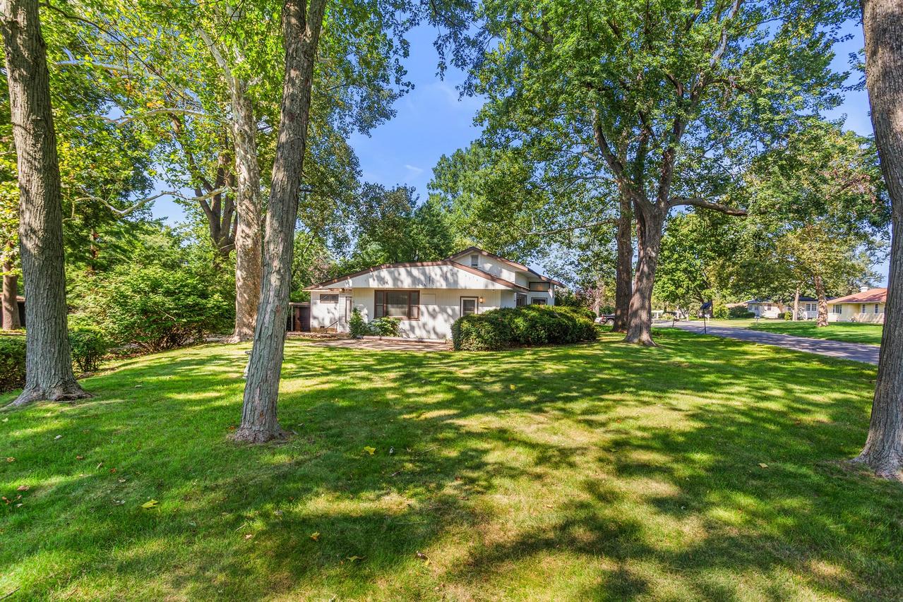 801 Ventura Rd., Champaign, IL 61820