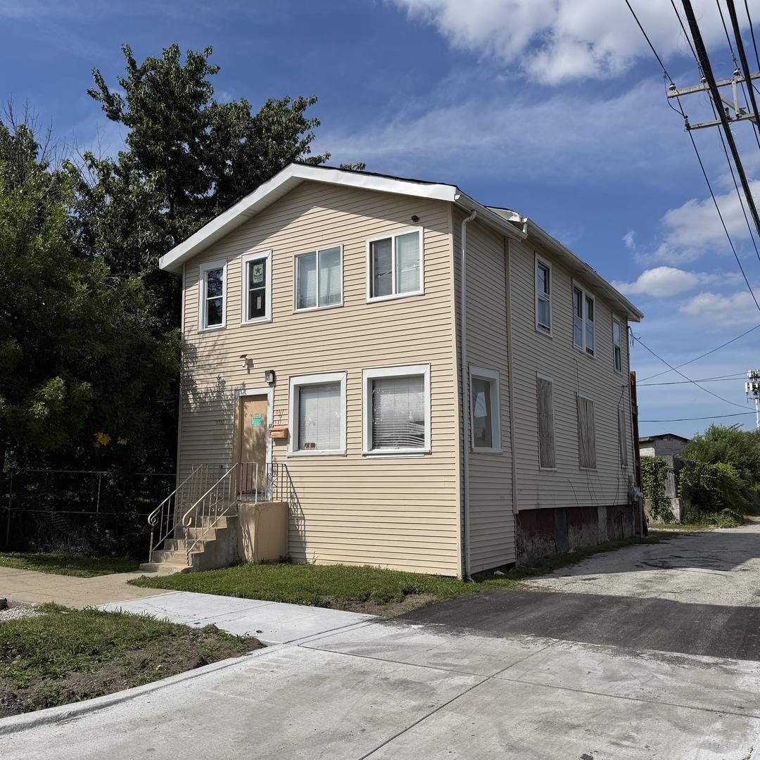1710 W Waseca Pl., Chicago, IL 60643