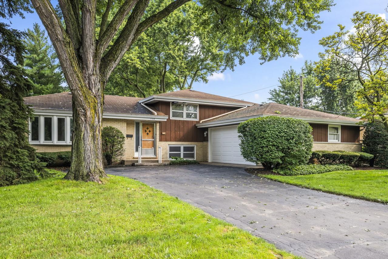 1706 E Euclid Ave., Arlington Heights, IL 60004