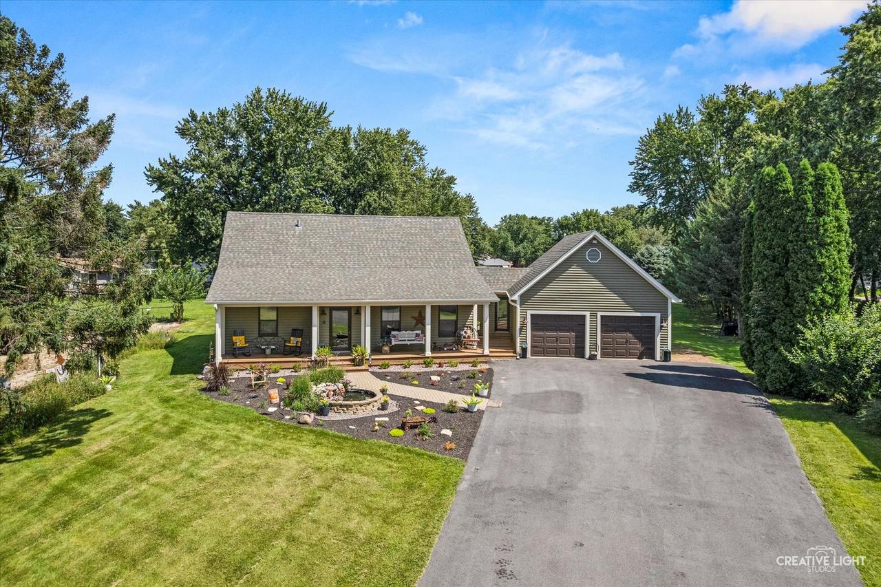 519 Hickory Cir., Lake Holiday, IL 60552