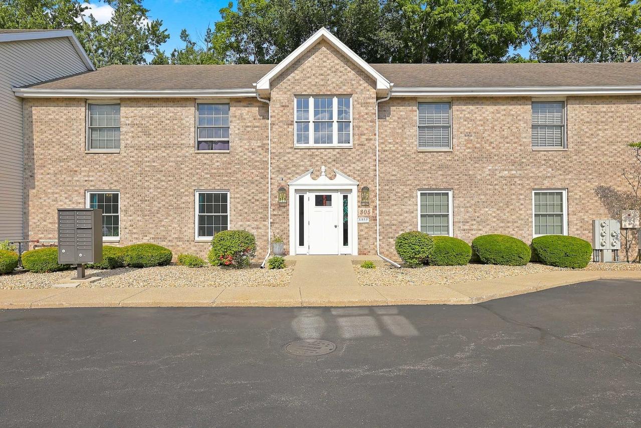 305 N Airlite St. #A, Elgin, IL 60123