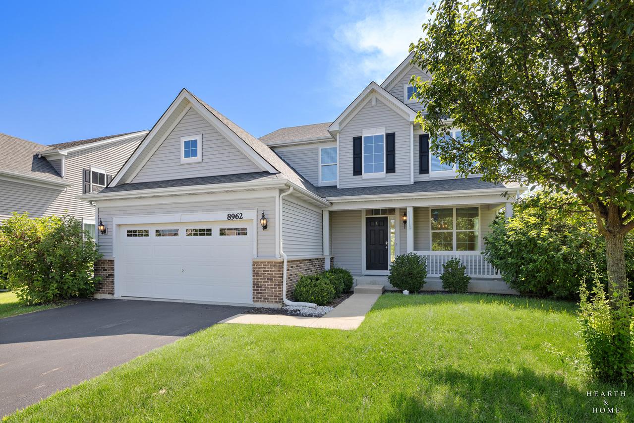 8962 Pearsall Dr., Huntley, IL 60142