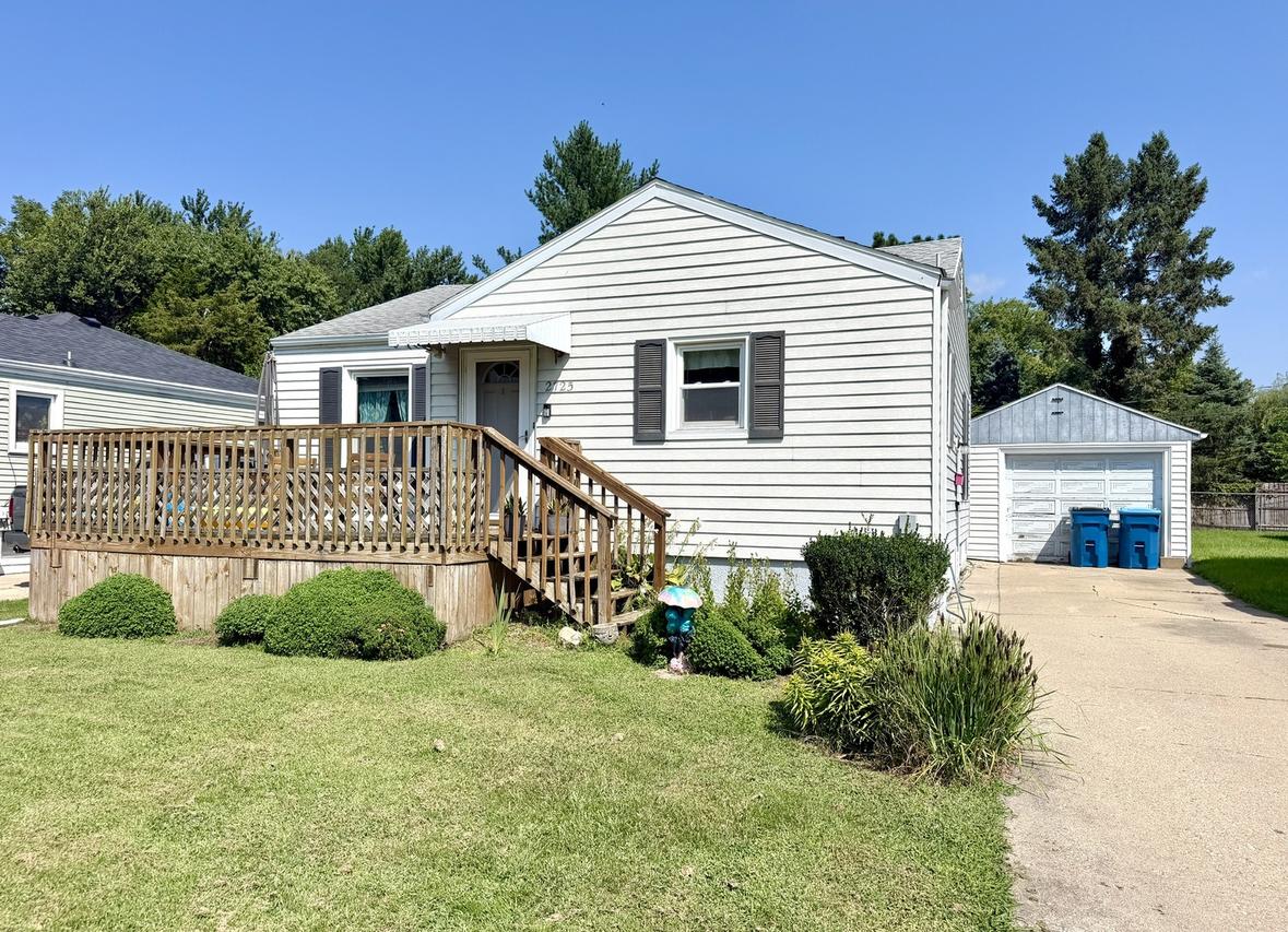 2725 2nd St., Peru, IL 61354
