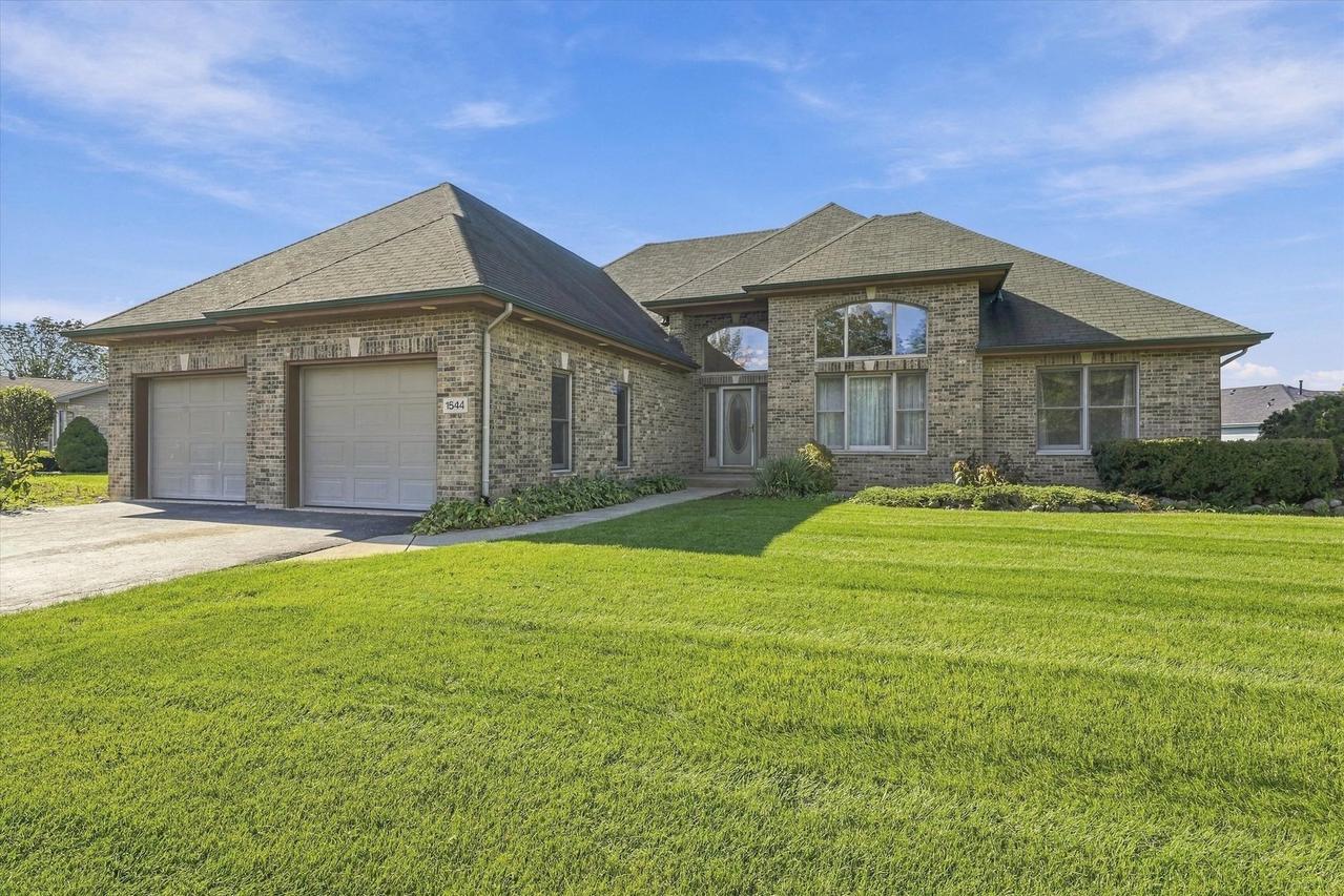 1544 Wayne Dr., Crete, IL 60417