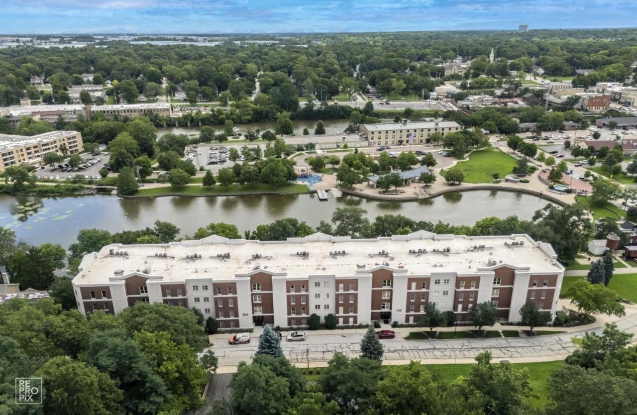 218 N Water St. #203, Batavia, IL 60510