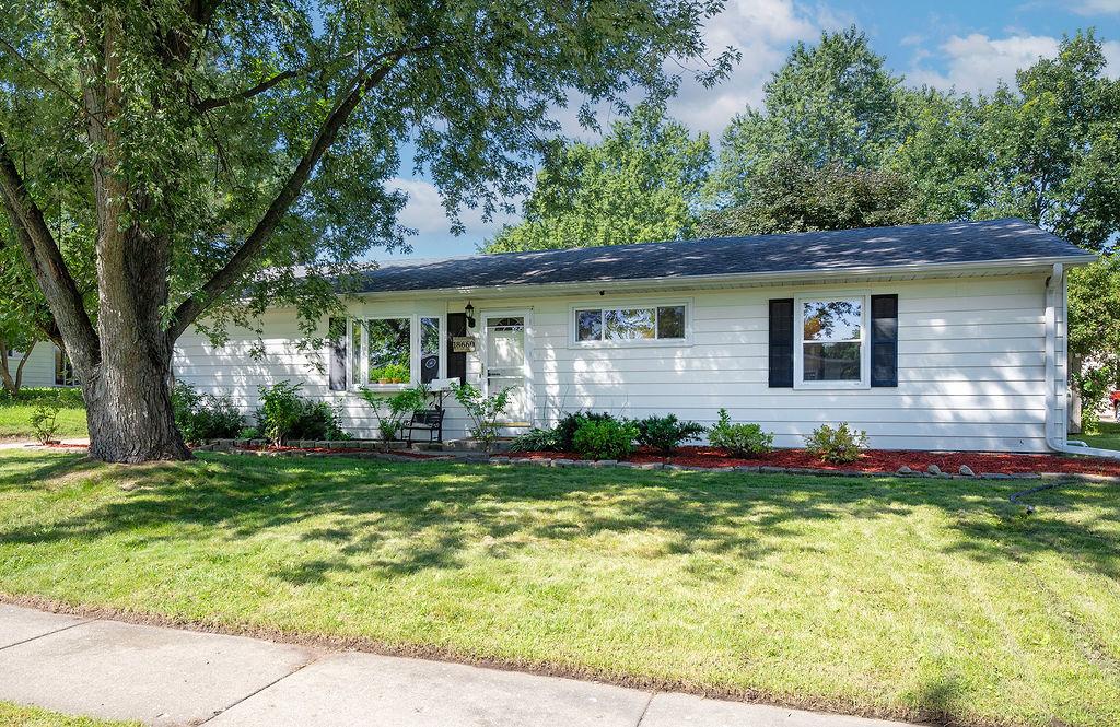 18660 W Highfield Dr., Gurnee, IL 60031