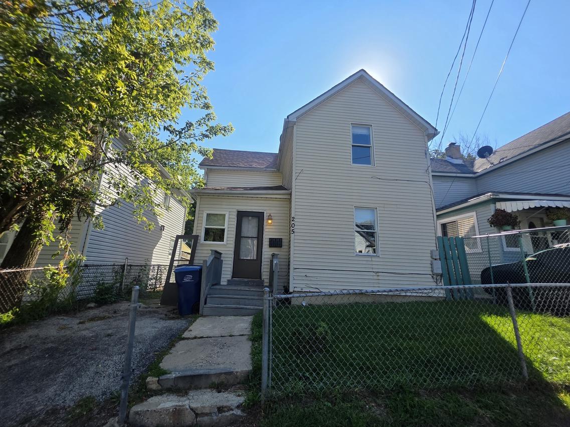 205 S Park Ave., Waukegan, IL 60085