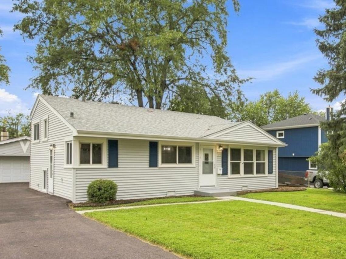 1108 Kim Pl., Lemont, IL 60439