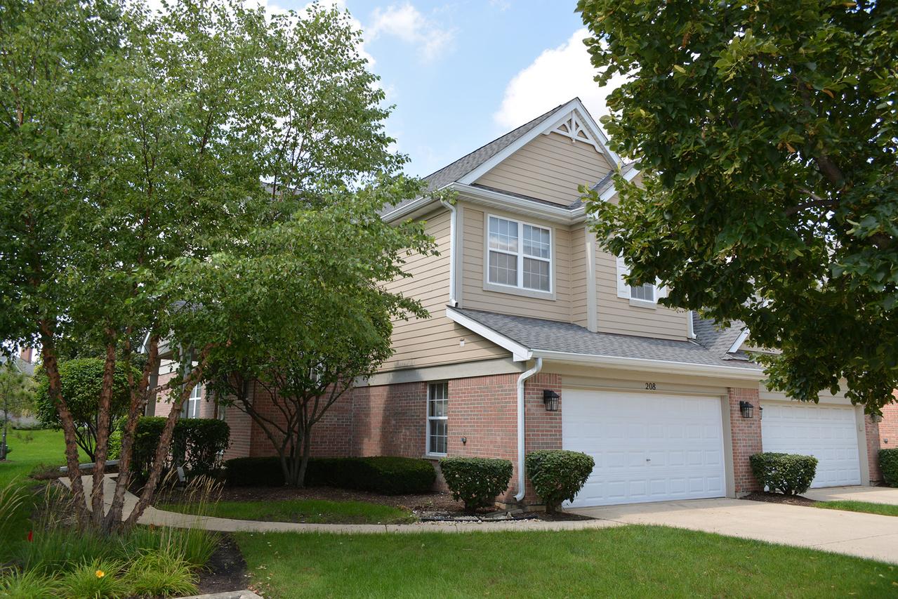 208 Westminster Dr., Bloomingdale, IL 60108