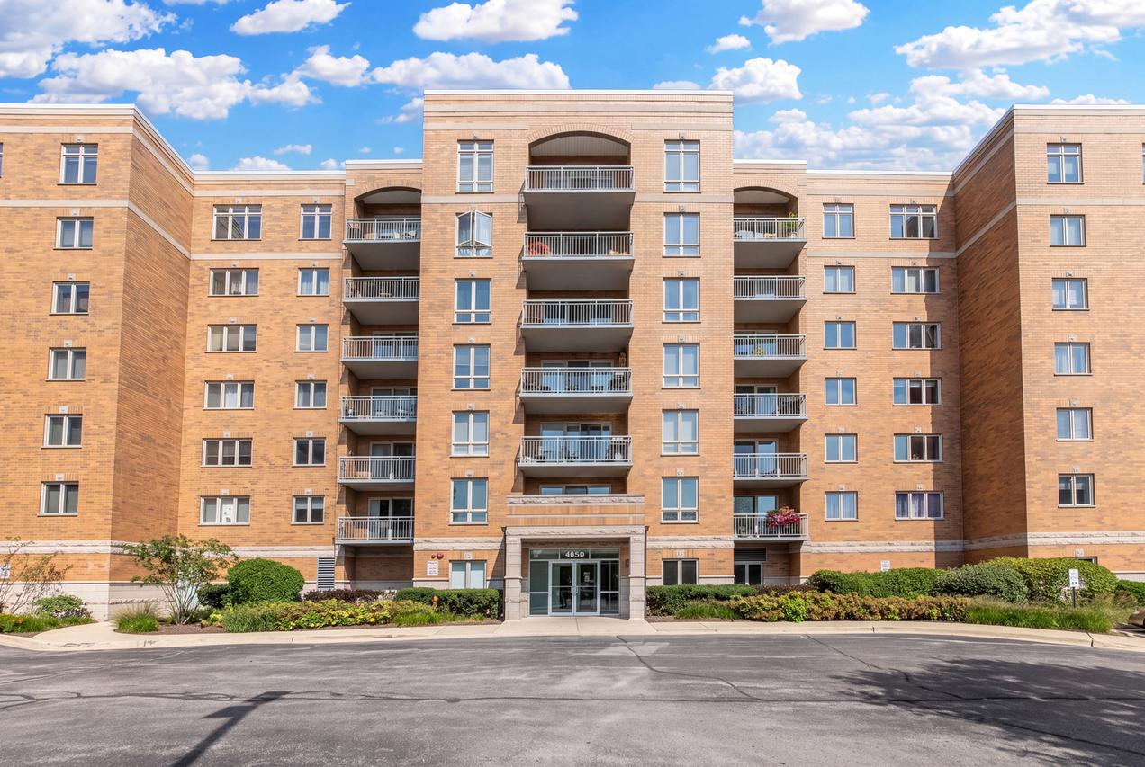 6815 N Milwaukee Ave. #507, Niles, IL 60714