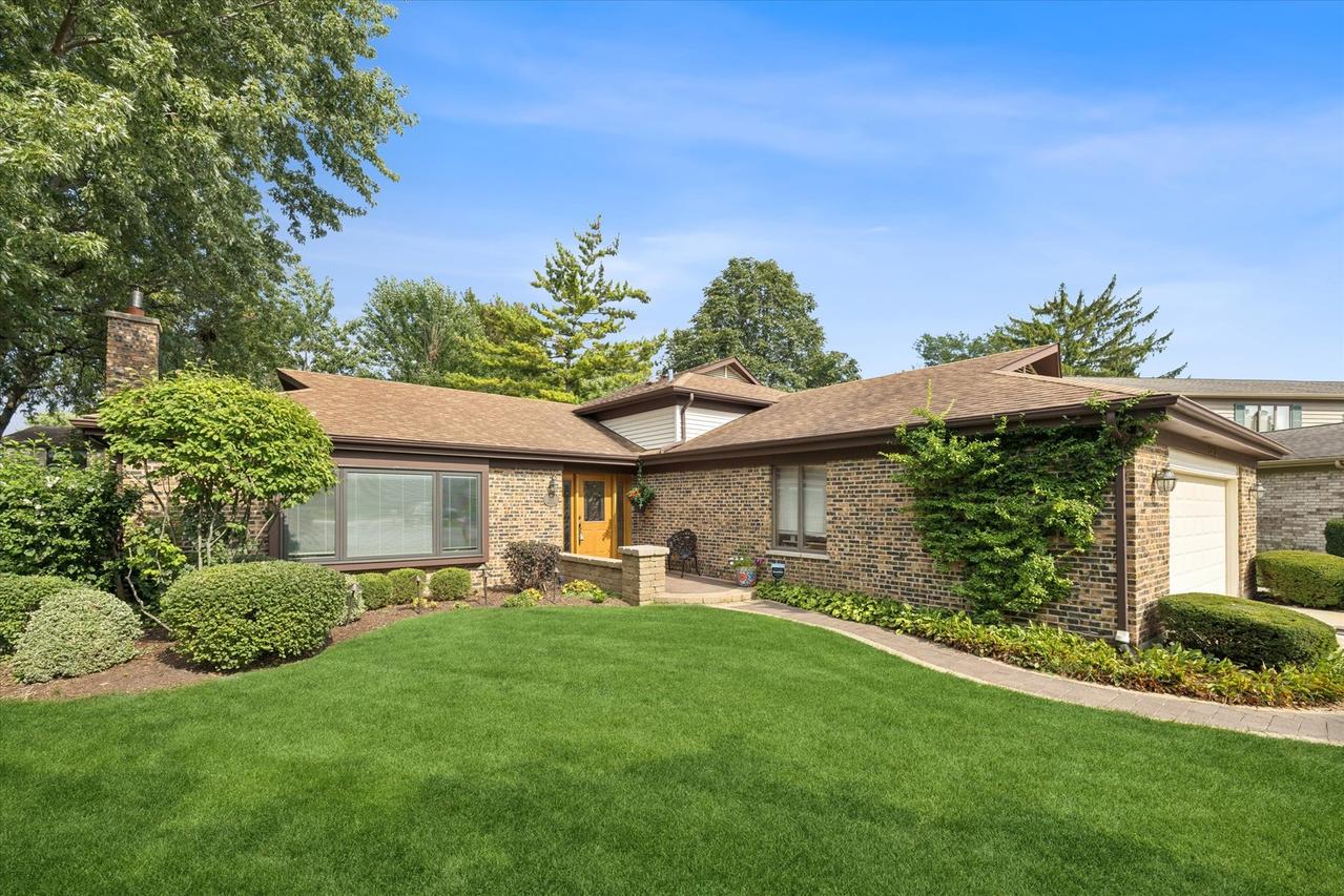1414 W Allison Ct., Arlington Heights, IL 60005