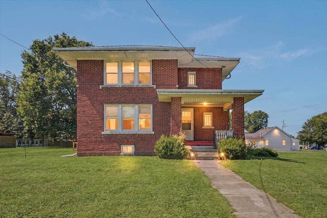 203 S West St., Sadorus, IL 61872