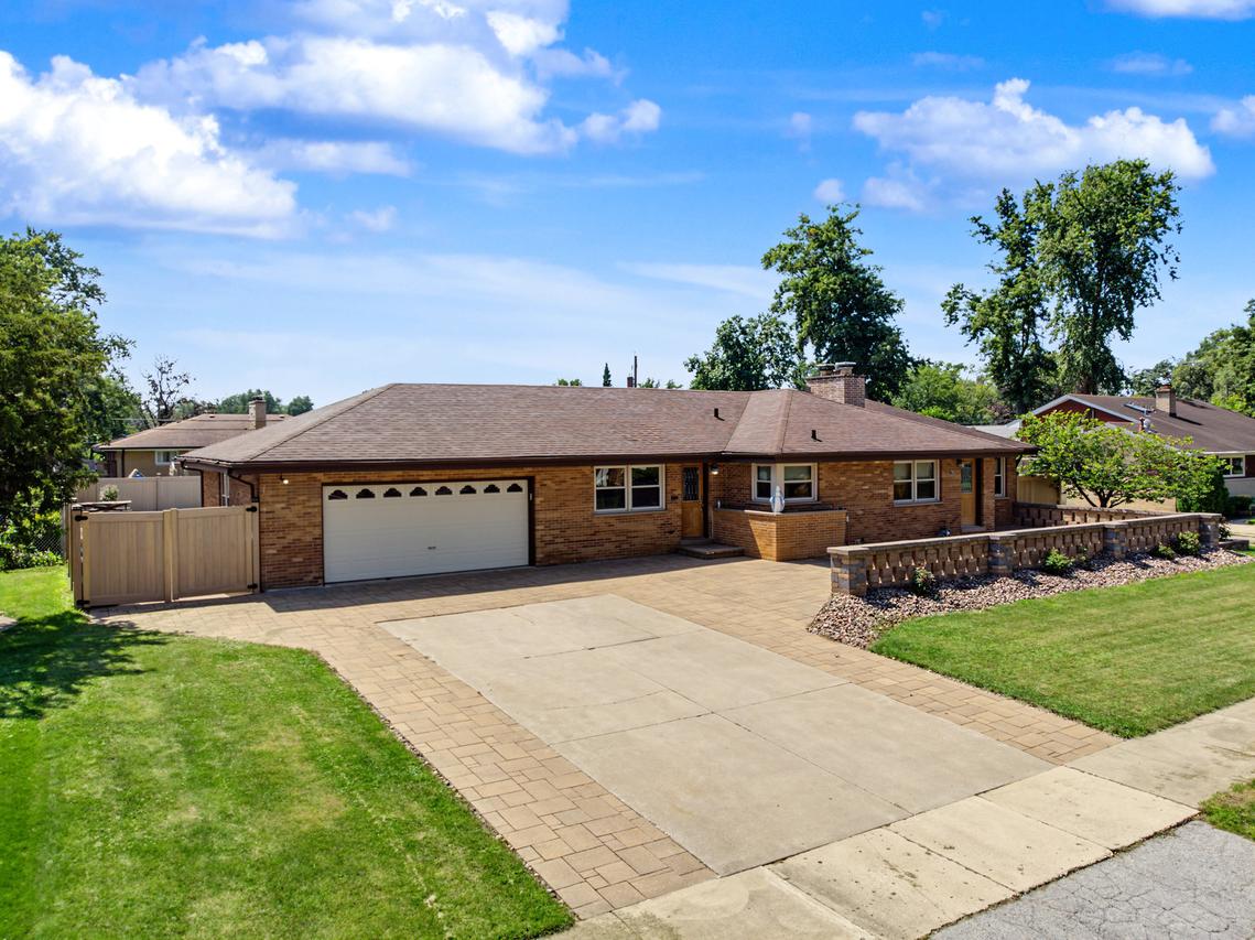 378 Oakwood Dr., Crete, IL 60417