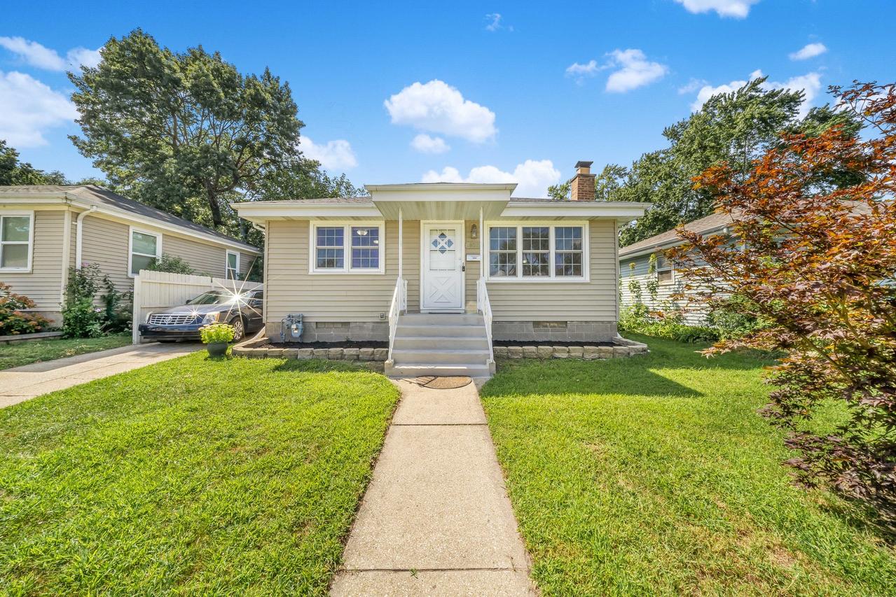 18026 Oakley Ave., Lansing, IL 60438