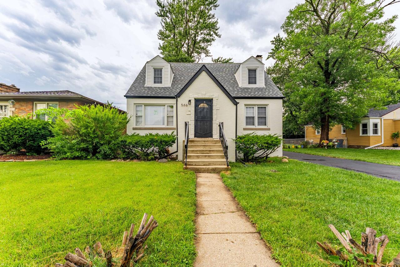 566 Hirsch Ave., Calumet City, IL 60409