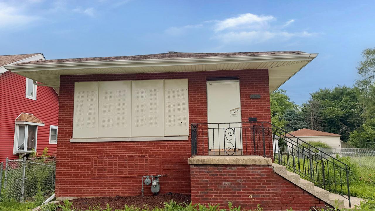 15237 Marshfield Ave., Harvey, IL 60426