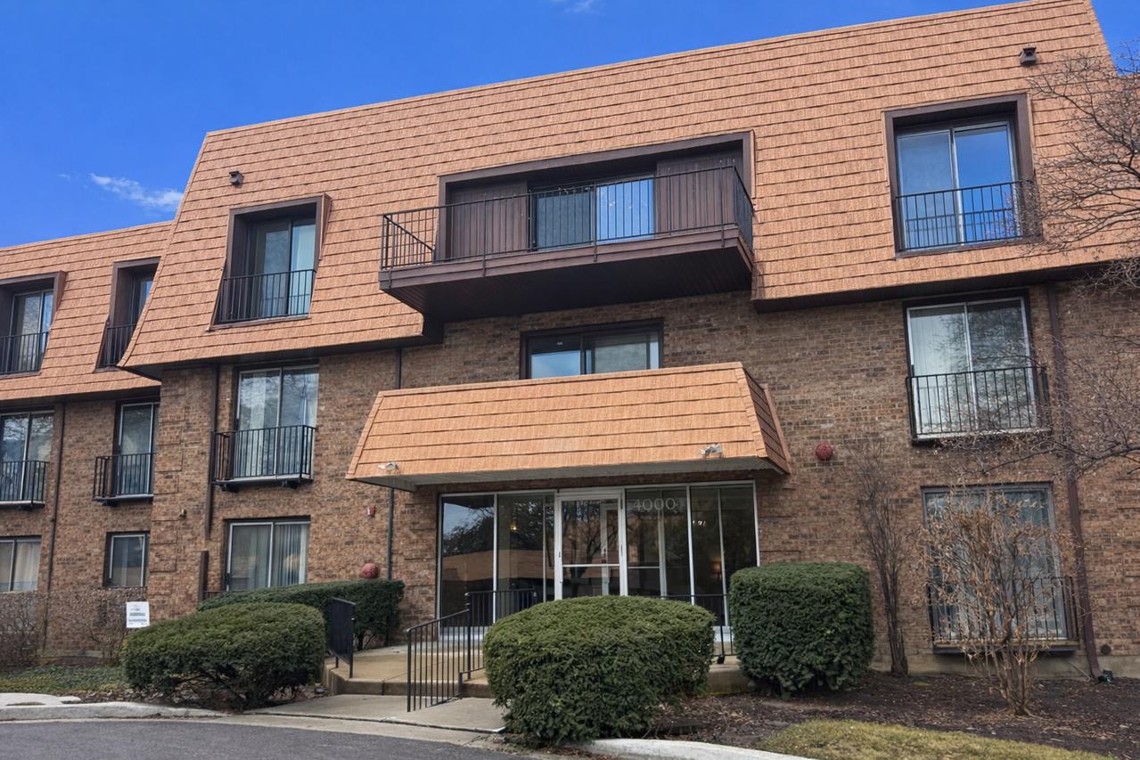 4000 Dundee Rd. #203B, Northbrook, IL 60062