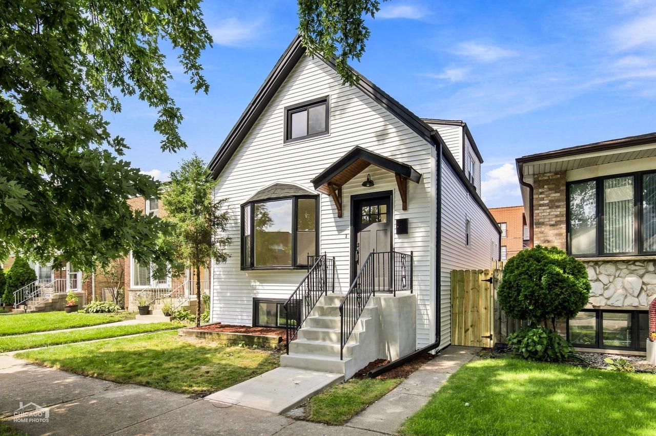 5722 W Grover St., Chicago, IL 60630