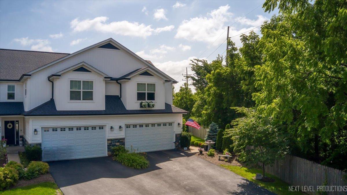 339 Sandholm Ct., Geneva, IL 60134