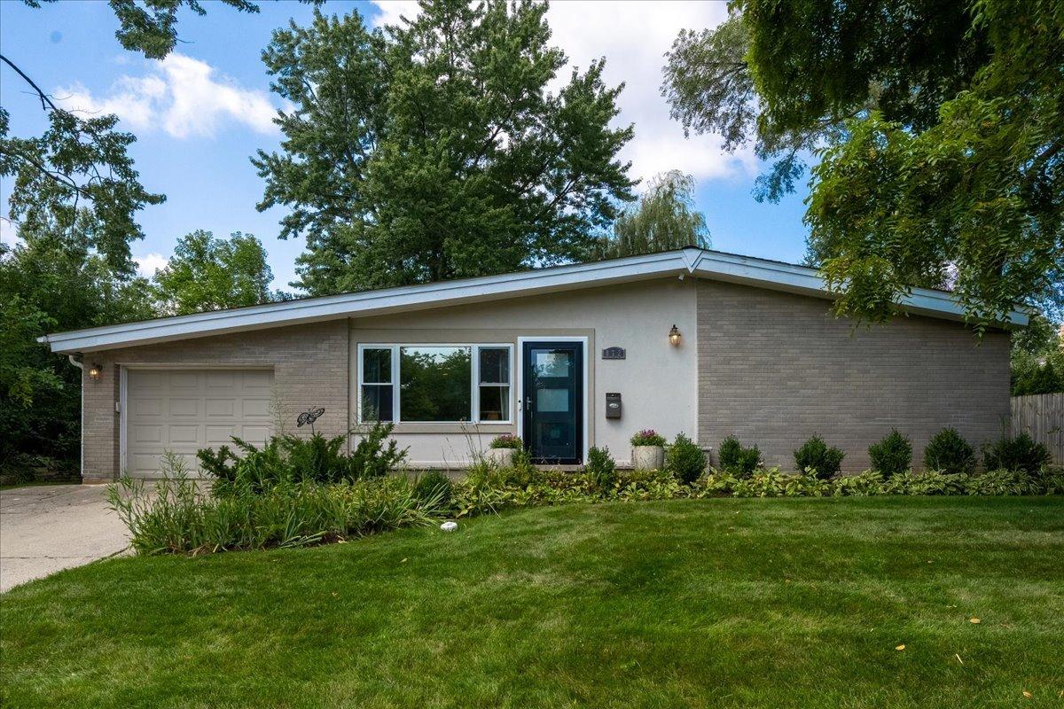 872 Virginia Rd., Highland Park, IL 60035