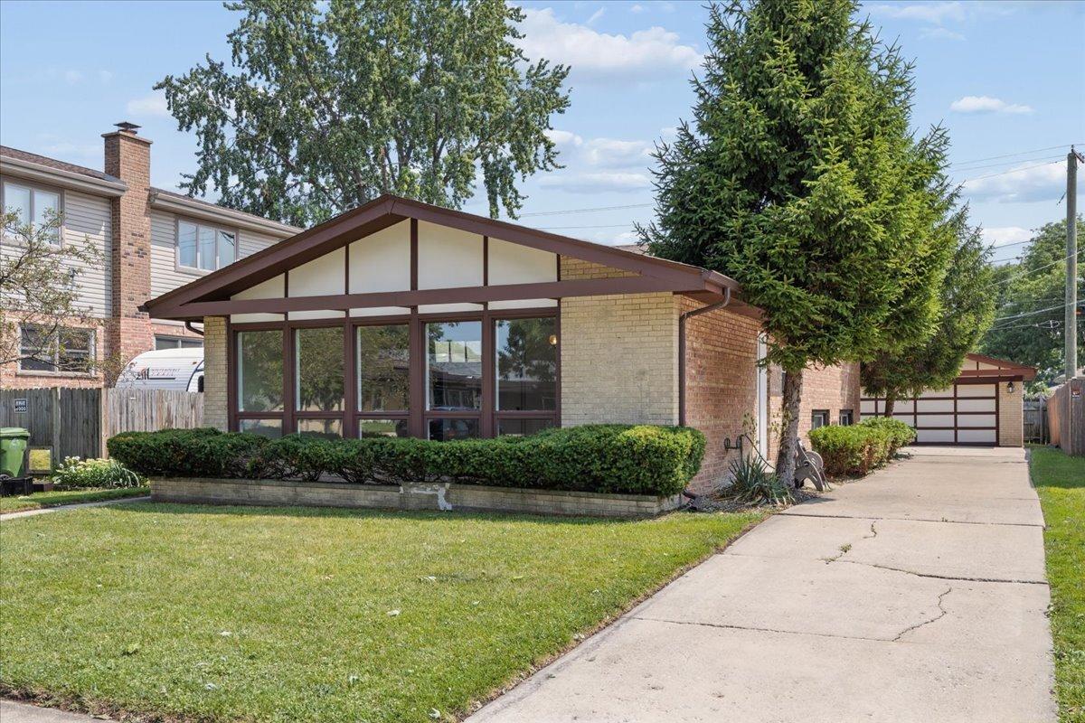 5239 Oakdale Dr., Oak Lawn, IL 60453