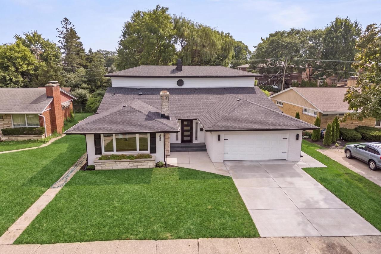 1425 Stonegate Rd., La Grange Park, IL 60526