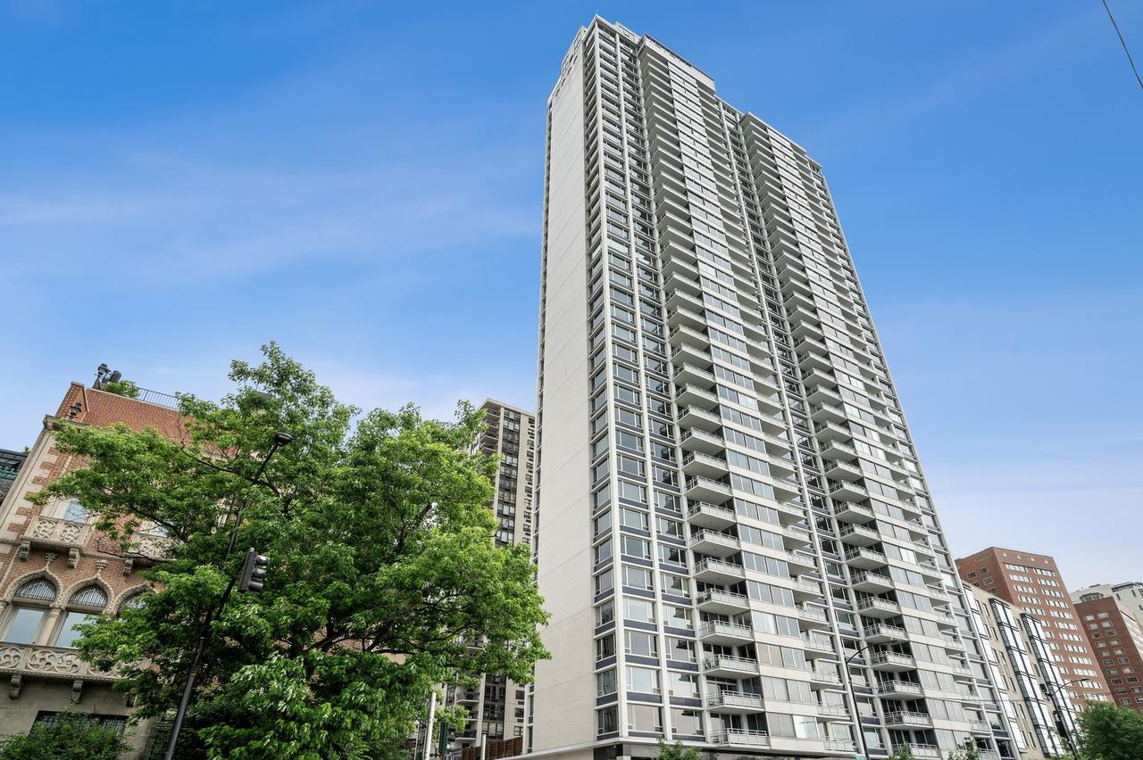 1300 N Lake Shore Dr. #7C, Chicago, IL 60610