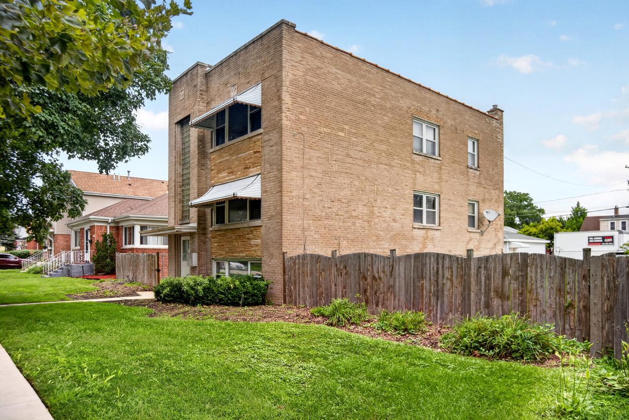 3329 Arthur Ave., Brookfield, IL 60513