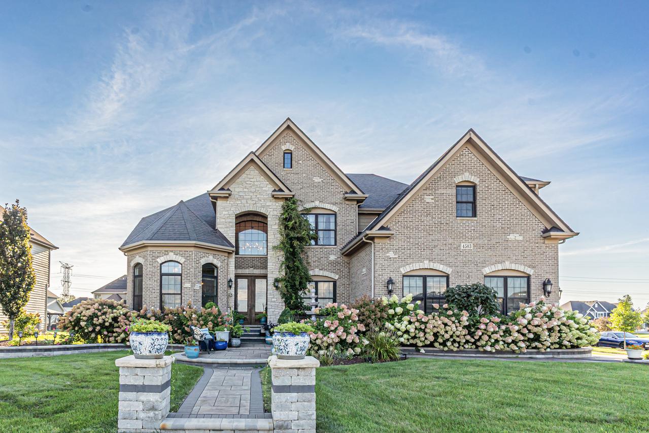 4503 Sassafras Ln., Naperville, IL 60564