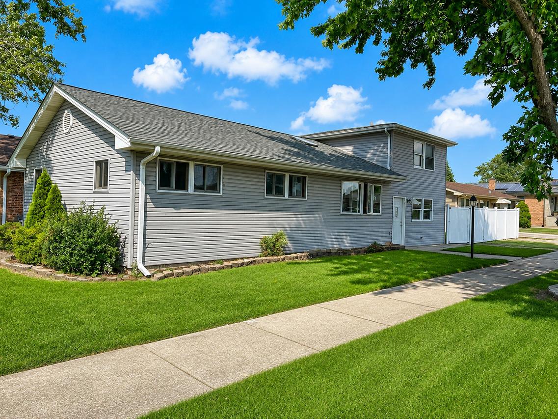 5950 W 87th Pl., Oak Lawn, IL 60453