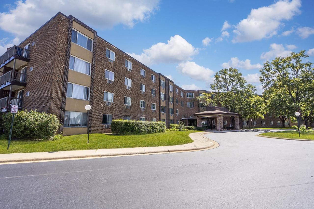 1375 Rebecca Dr. #218, Hoffman Estates, IL 60169