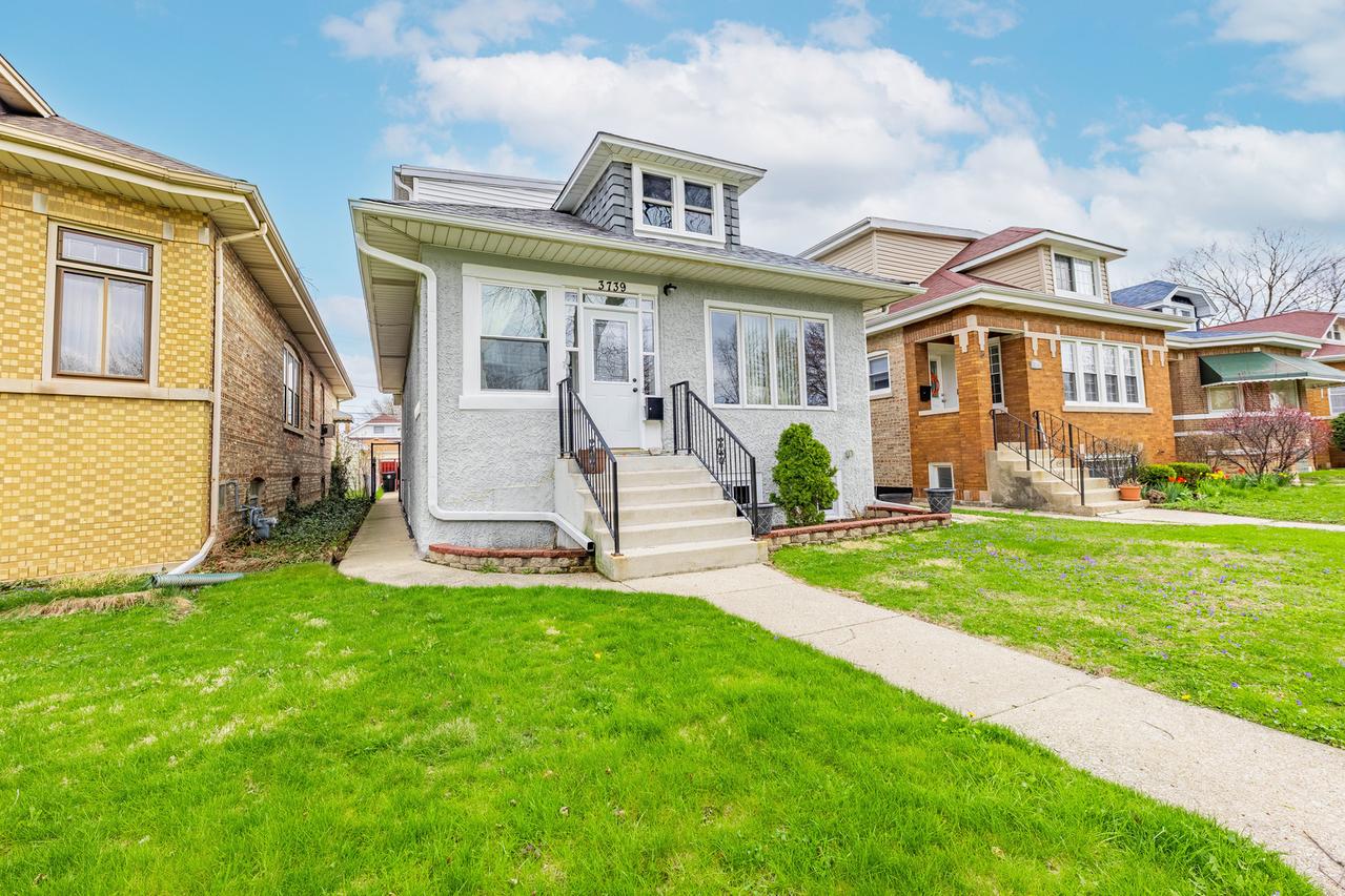 3739 Clinton Ave., Berwyn, IL 60402