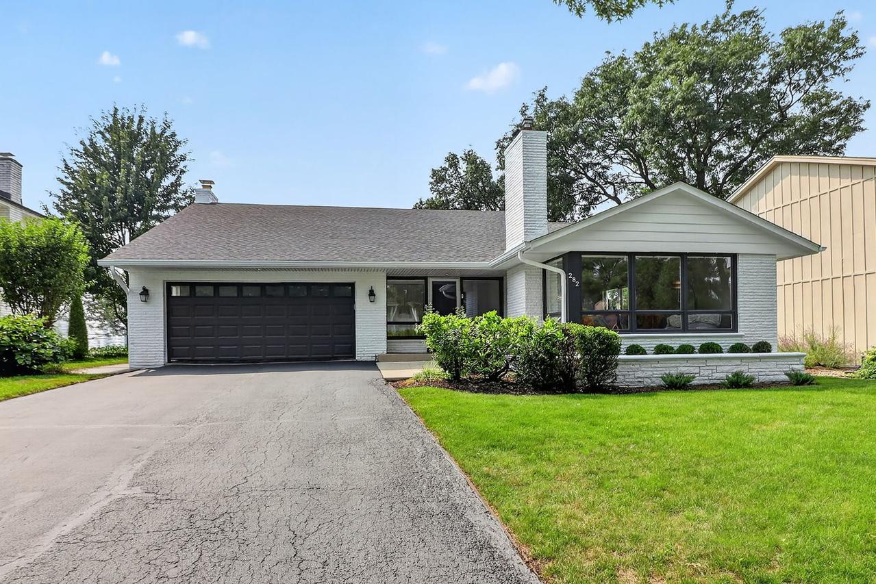 282 Stonegate Rd., Clarendon Hills, IL 60514
