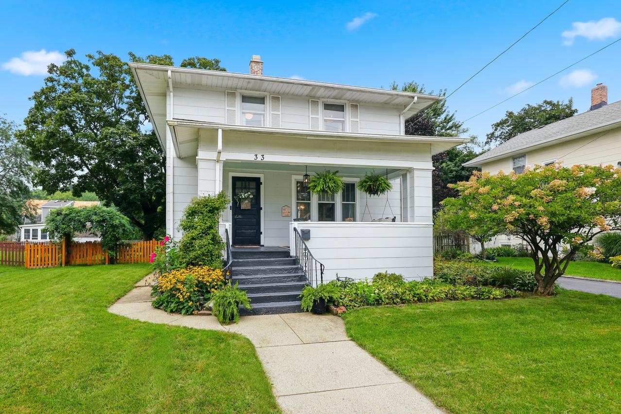 33 Center St., Algonquin, IL 60102